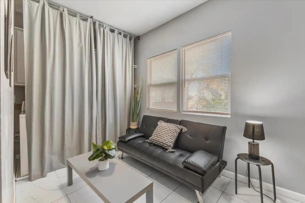 PetFriendly 2BR Convenient to Stadium&Downtown - ctd
